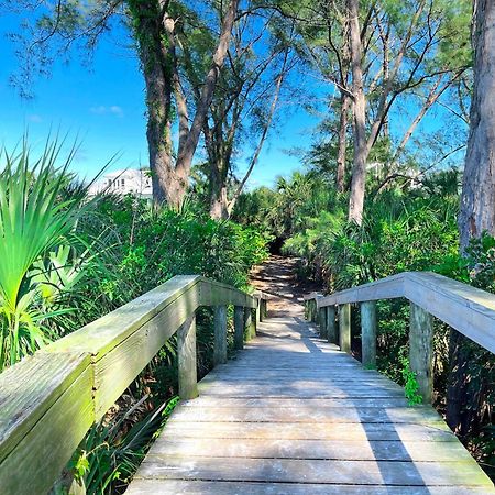 Anna Maria Island Runaway Tropical Dream-One Minute Walk To The Beach-Heated Pool Брадентон-Бич Экстерьер фото