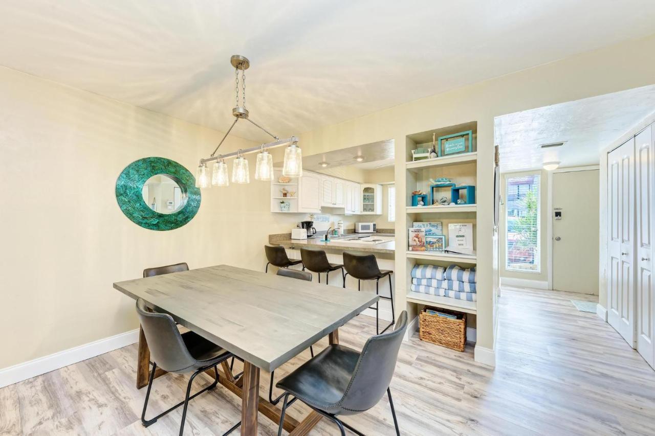 Anna Maria Island Runaway Tropical Dream-One Minute Walk To The Beach-Heated Pool Брадентон-Бич Экстерьер фото