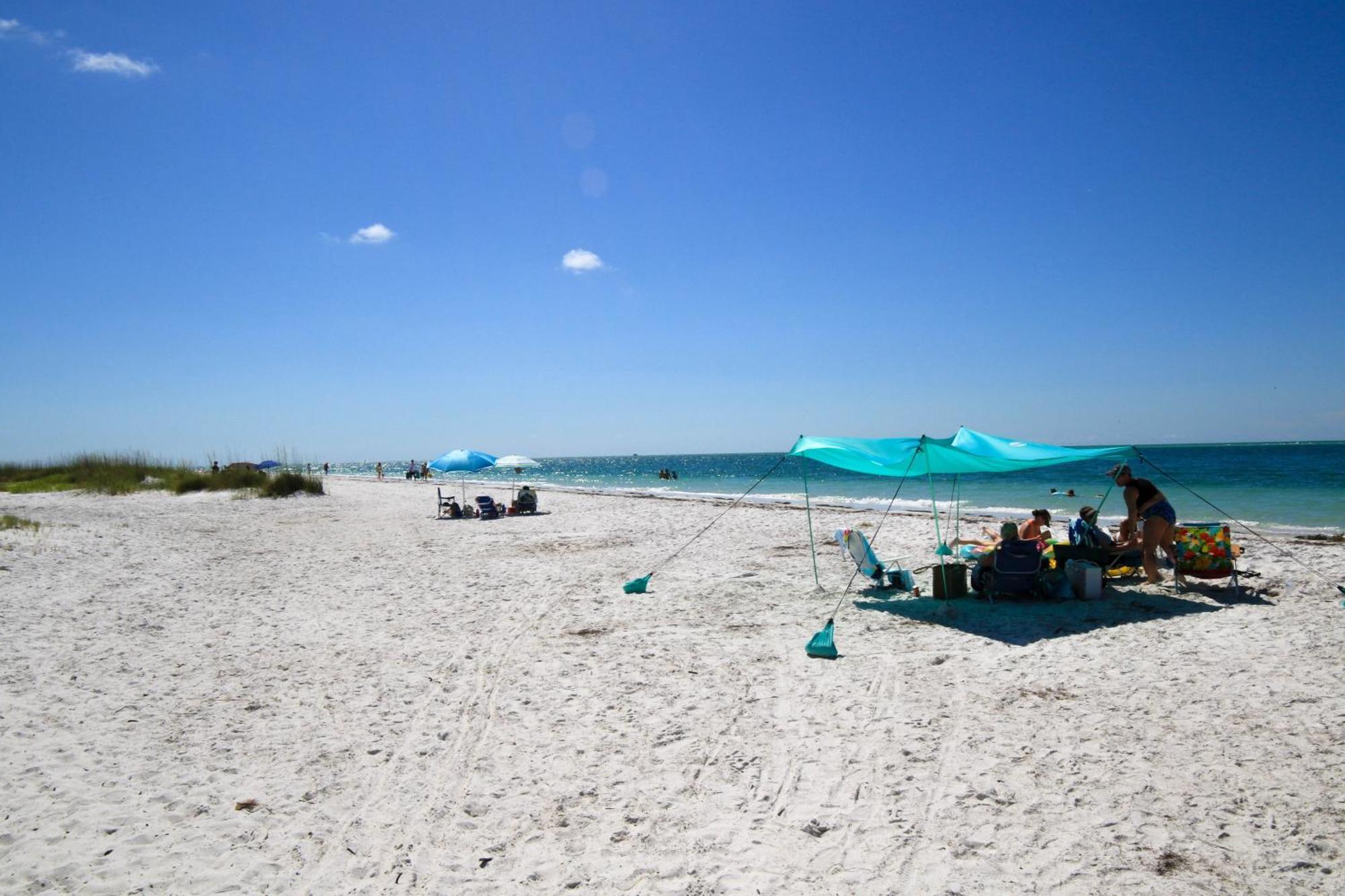 Anna Maria Island Runaway Tropical Dream-One Minute Walk To The Beach-Heated Pool Брадентон-Бич Экстерьер фото