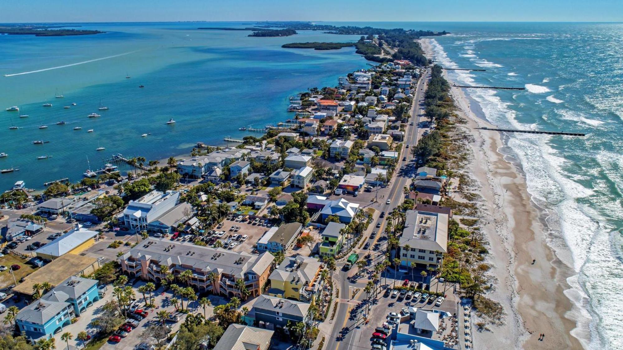 Anna Maria Island Runaway Tropical Dream-One Minute Walk To The Beach-Heated Pool Брадентон-Бич Экстерьер фото