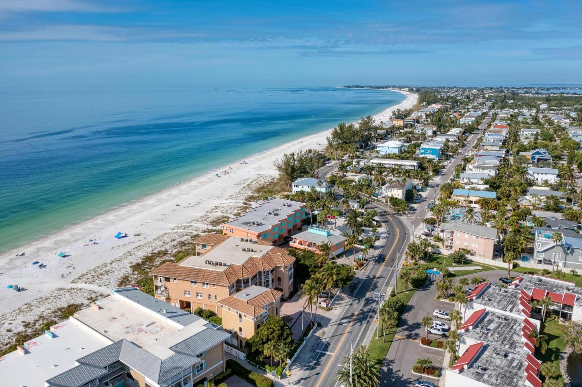 Anna Maria Island Runaway Tropical Dream-One Minute Walk To The Beach-Heated Pool Брадентон-Бич Экстерьер фото