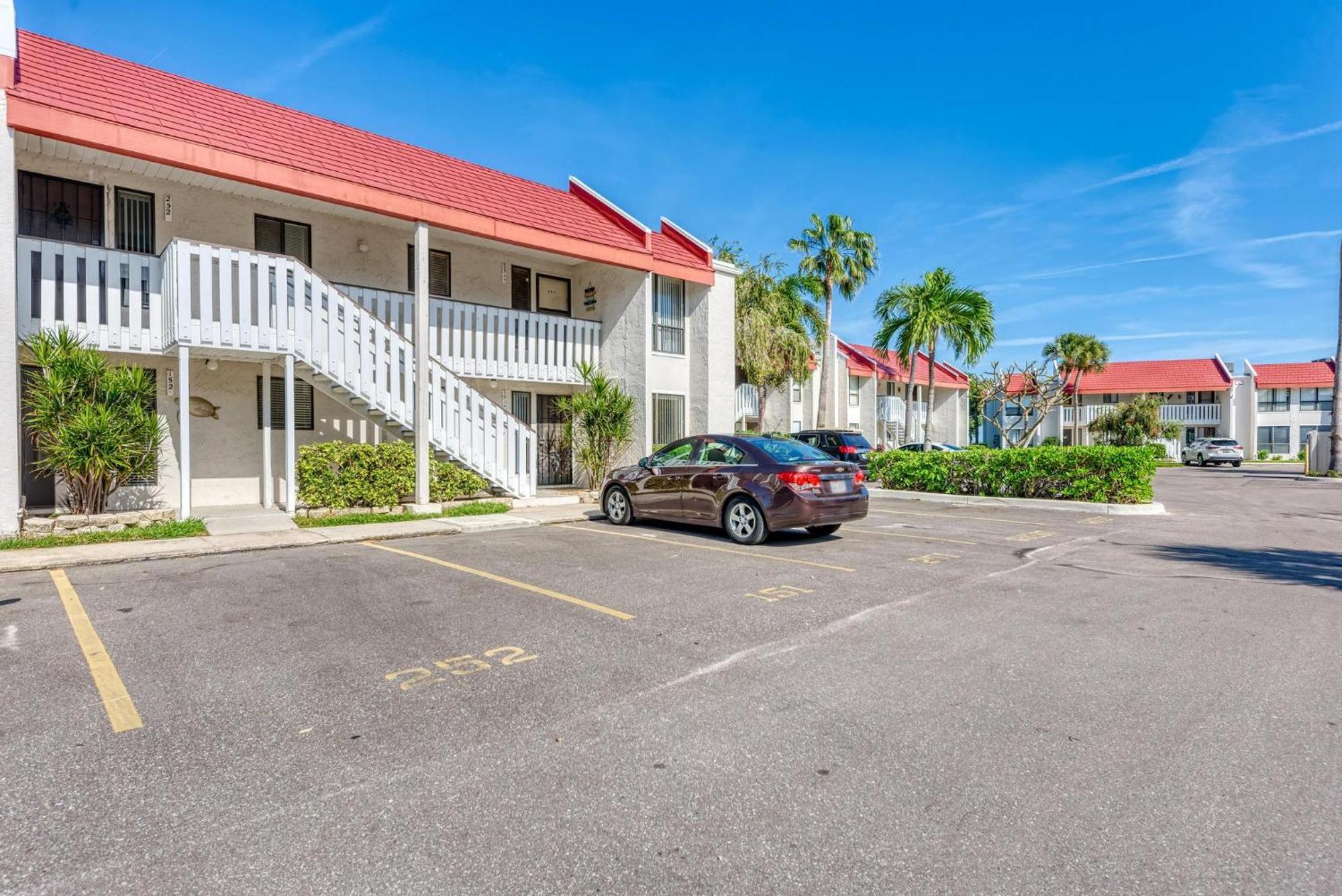 Anna Maria Island Runaway Tropical Dream-One Minute Walk To The Beach-Heated Pool Брадентон-Бич Экстерьер фото