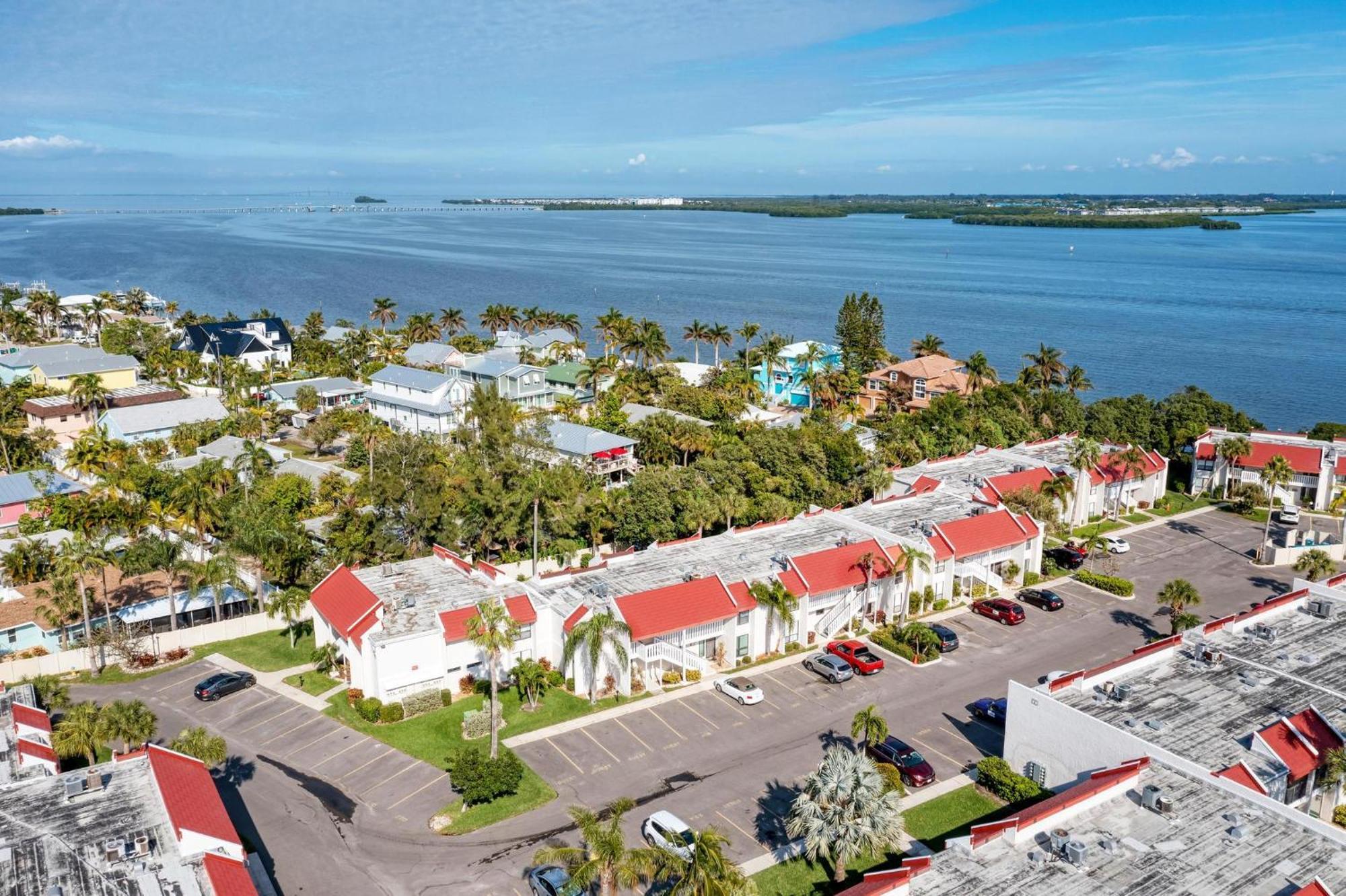 Anna Maria Island Runaway Tropical Dream-One Minute Walk To The Beach-Heated Pool Брадентон-Бич Экстерьер фото